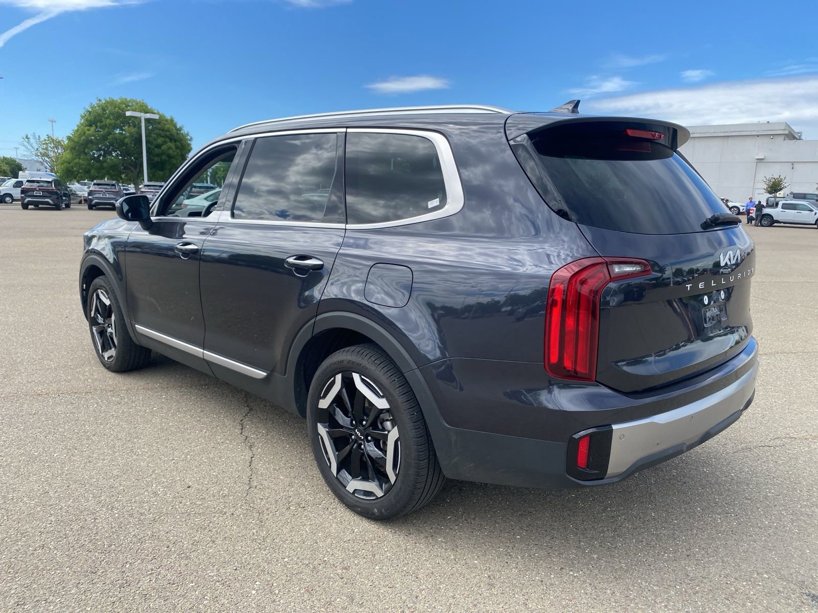 Used 2025 Kia Telluride S image 6