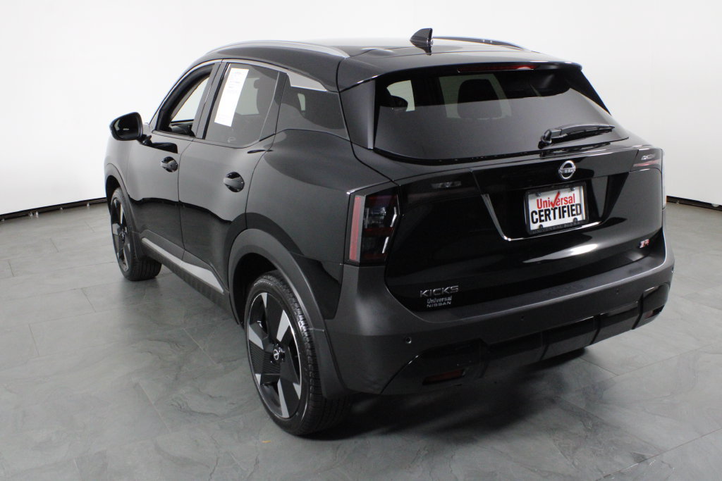 Certified 2025 Nissan Kicks SR FWD image 16