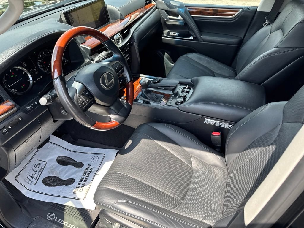 Used 2021 Lexus LX 570 4WD w/ Luxury Package image 13