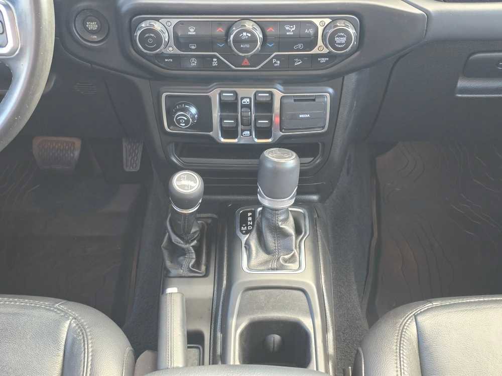 Used 2020 Jeep Wrangler Unlimited Sahara image 13