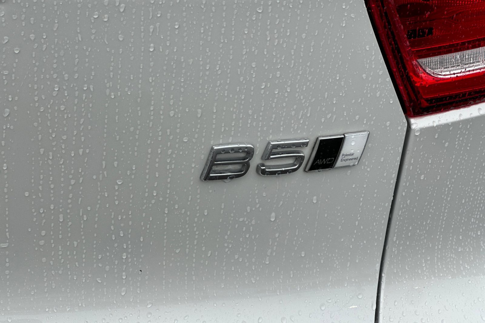 Used 2023 Volvo XC40 B5 Ultimate w/ Protection Package Premier image 12