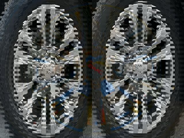 Used 2022 GMC Yukon XL Denali image 11