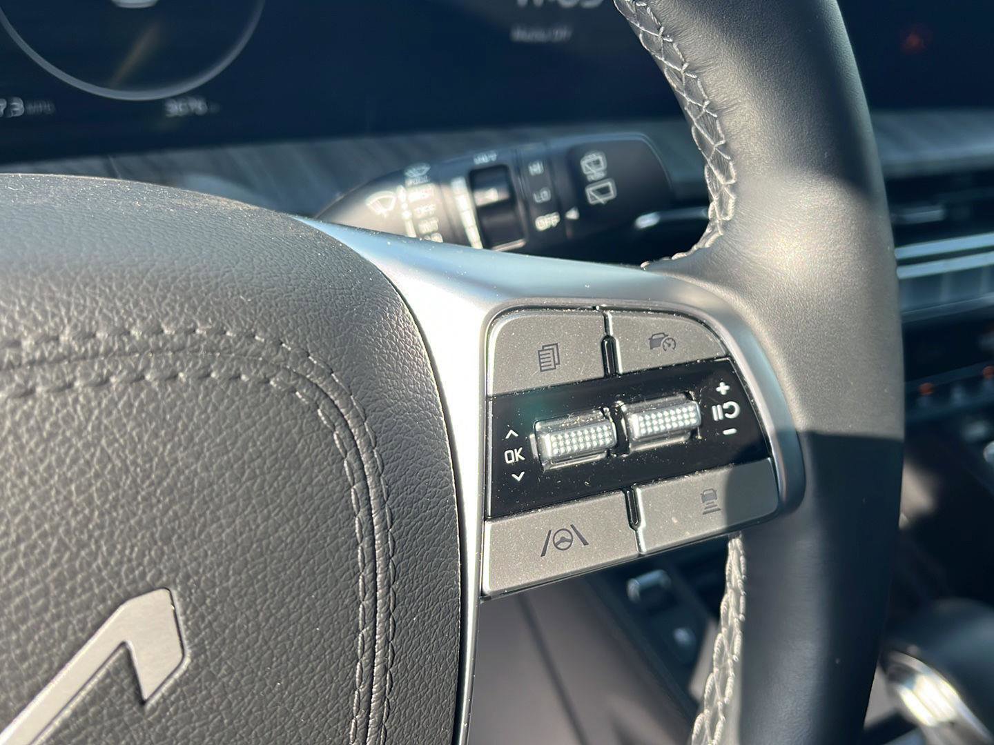 Used 2025 Kia Telluride SX AWD/4WD image 12