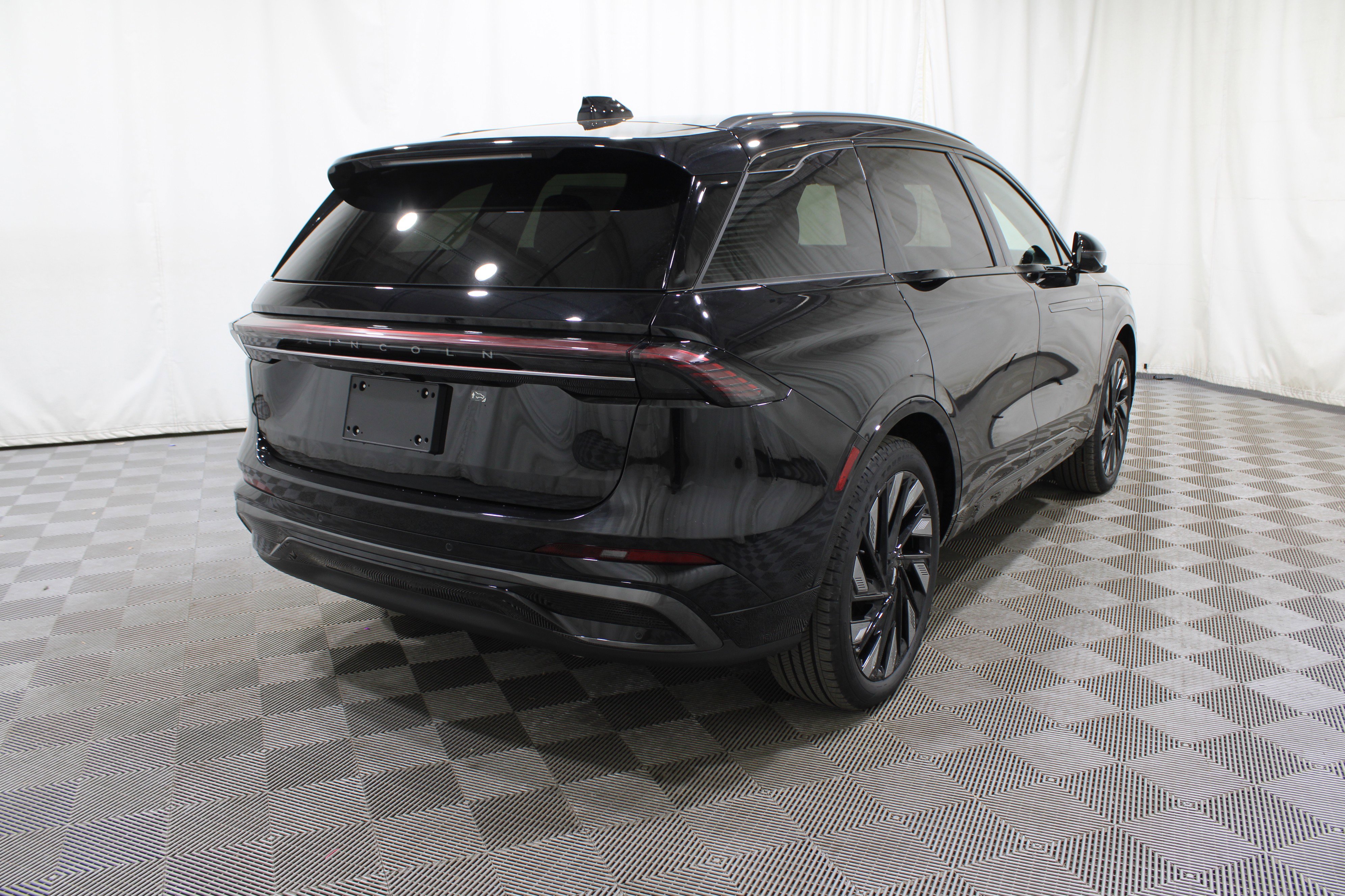 Used 2025 Lincoln Nautilus Reserve w/ Jet Appearance Package AWD/4WD image 24