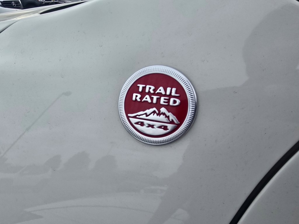 Used 2019 Jeep Cherokee Trailhawk w/ Cold Weather Group image 32