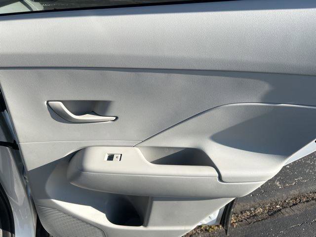 Used 2025 Hyundai Kona SEL image 7