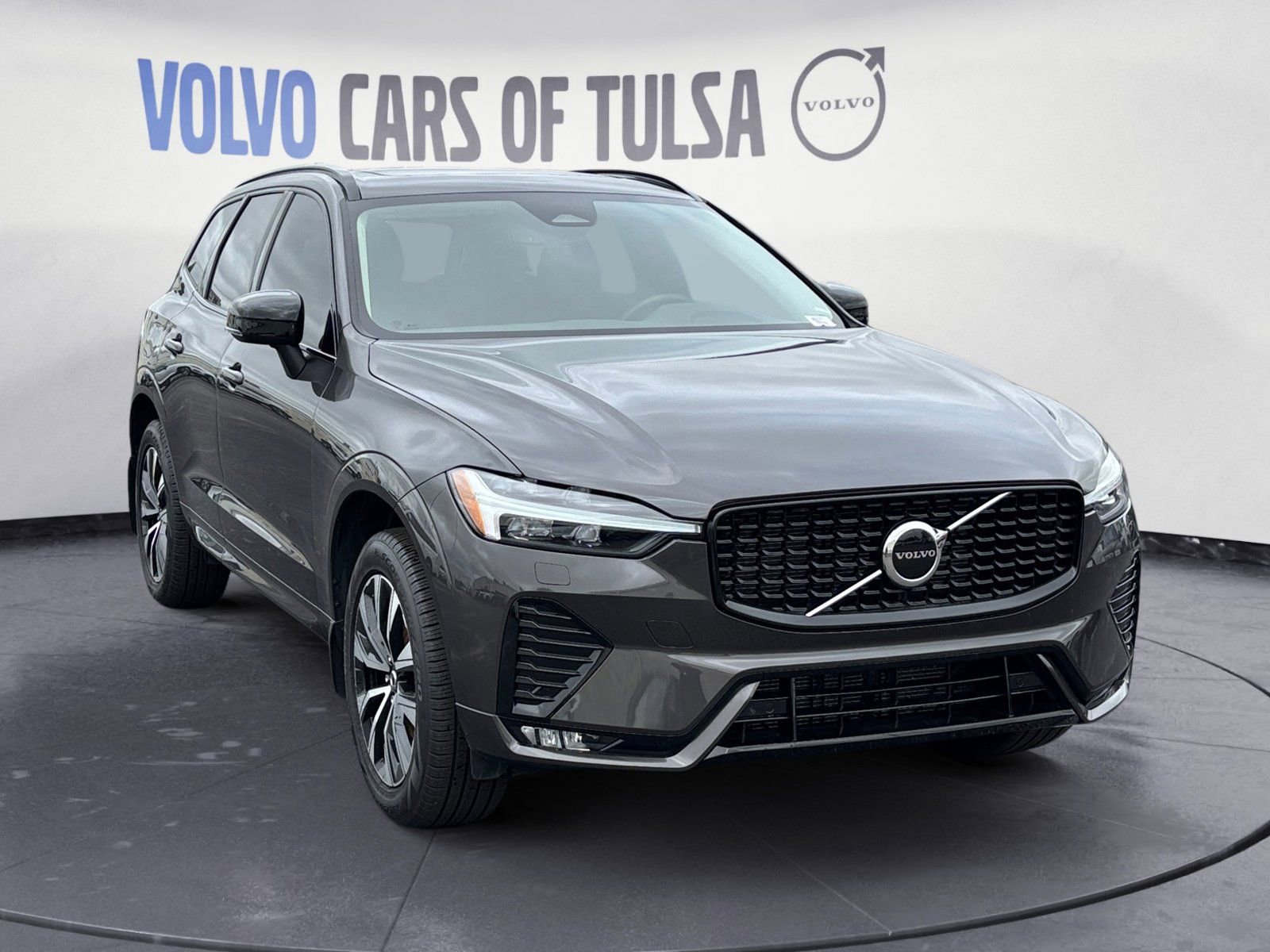 Used 2025 Volvo XC60 B5 Core w/ Climate Package image 7