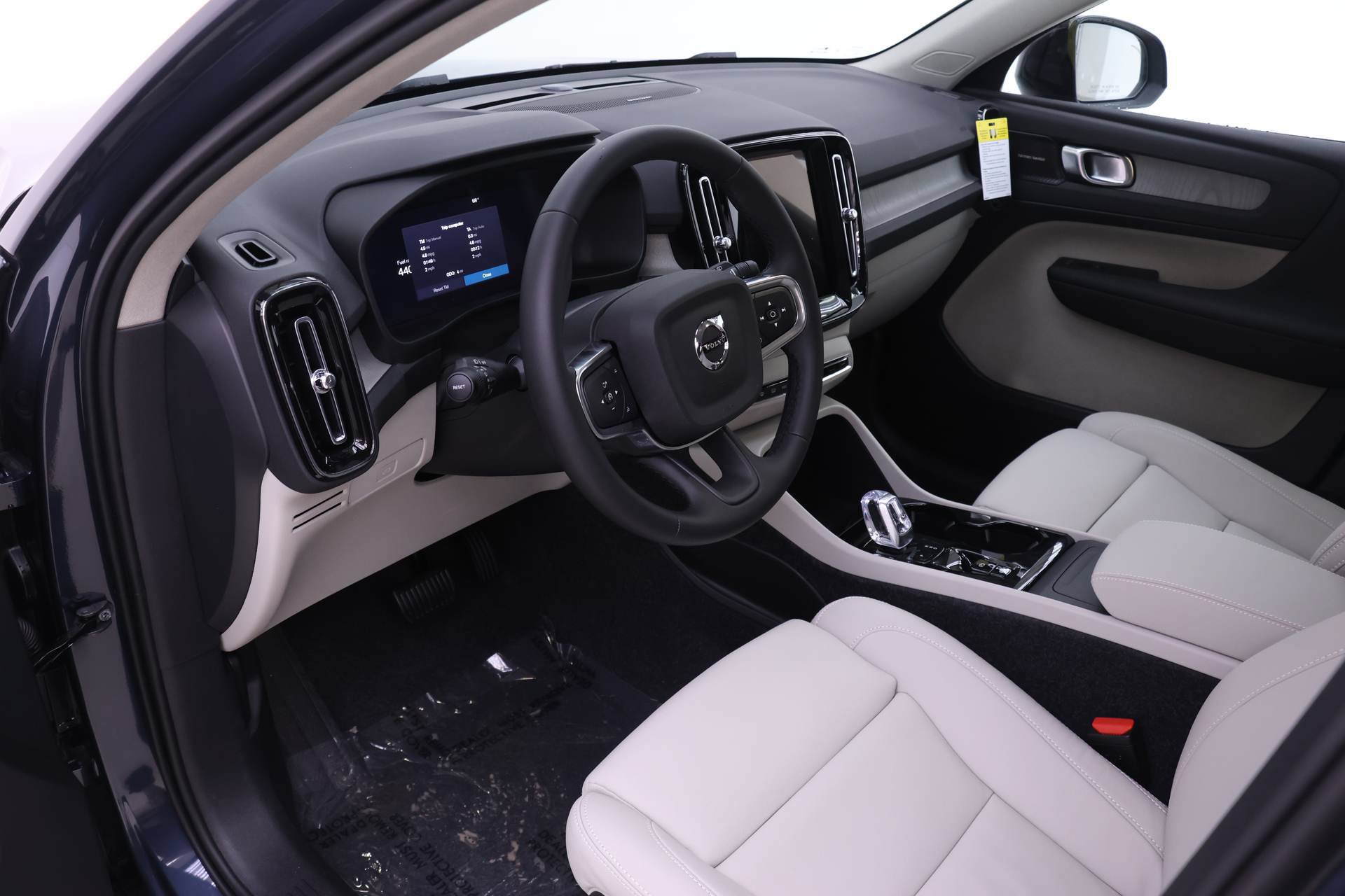 New 2026 Volvo XC40 B5 Ultra w/ Protection Package Premier AWD/4WD image 6