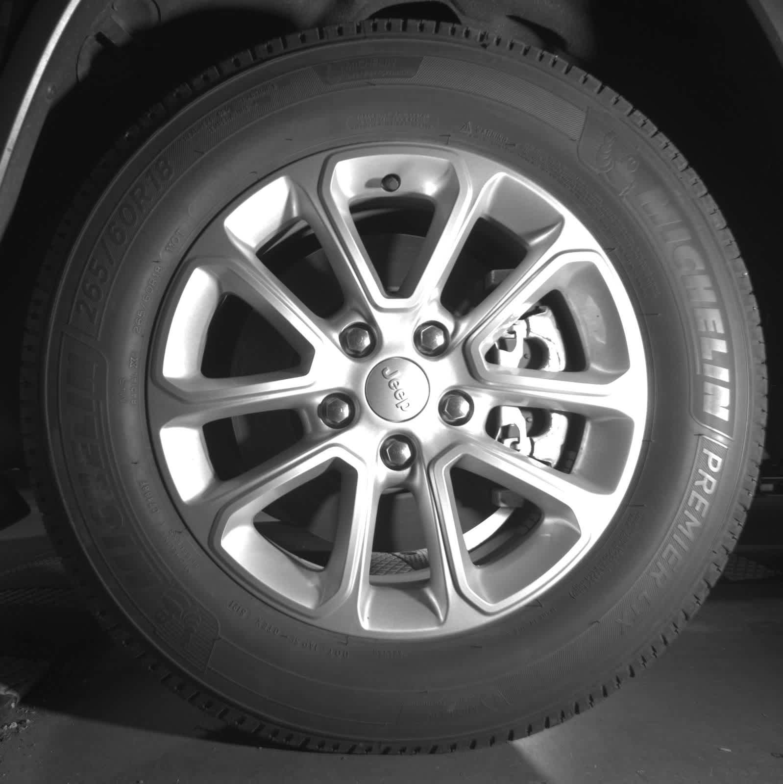 Used 2022 Jeep Grand Cherokee Laredo E AWD/4WD image 9