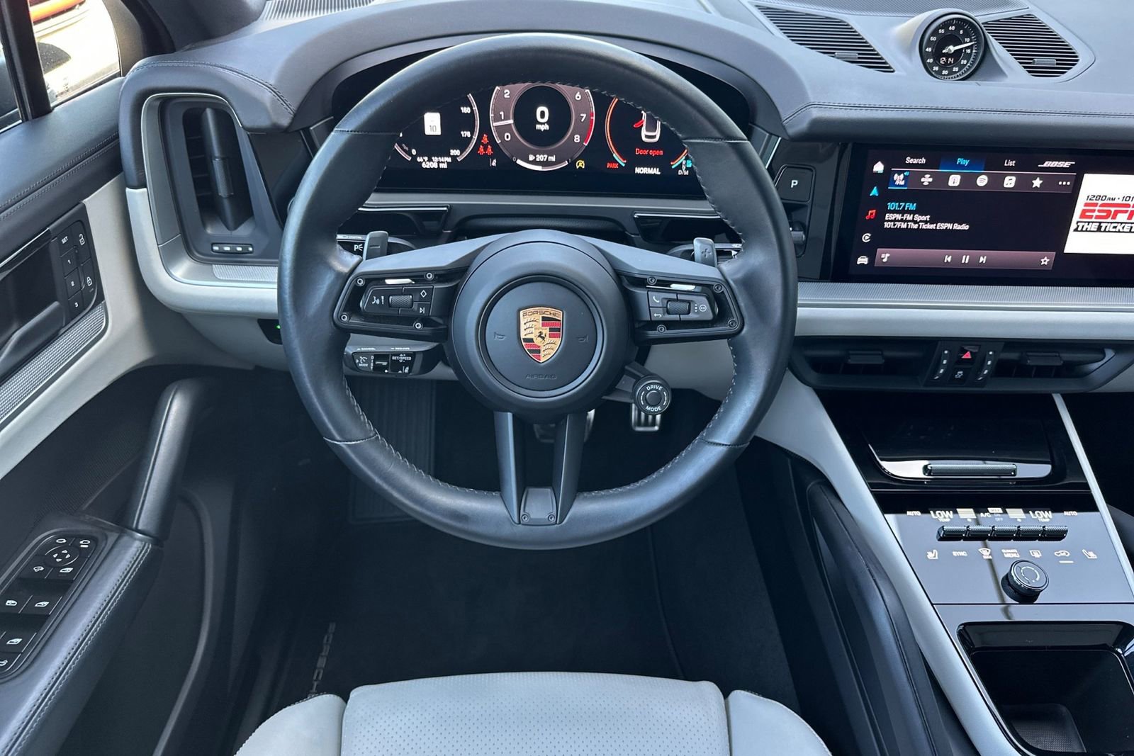 Used 2025 Porsche Cayenne S image 16