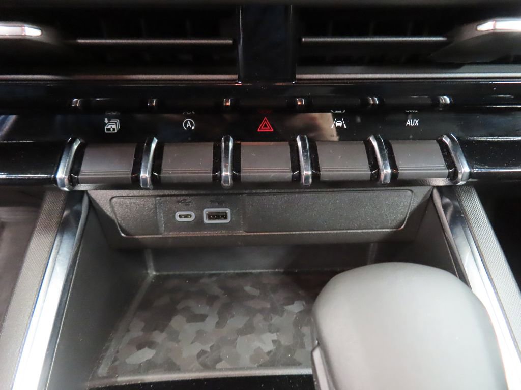 Used 2025 GMC Canyon Elevation AWD/4WD image 43