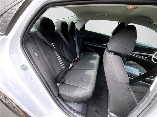 Used 2025 Hyundai Elantra Hybrid FWD image 29