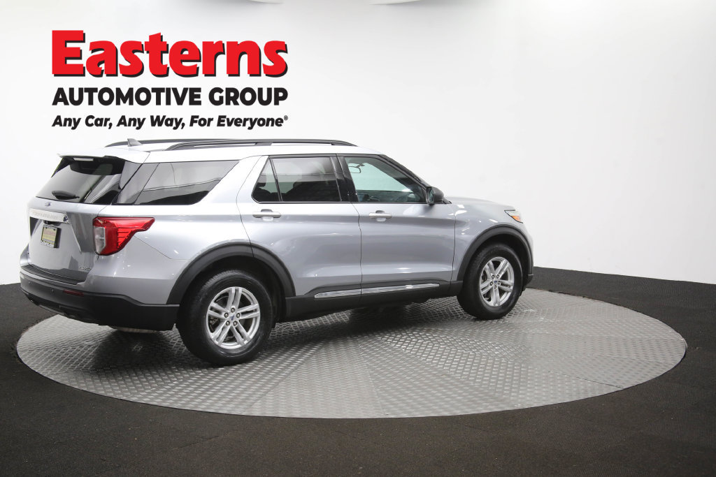Used 2023 Ford Explorer XLT AWD/4WD image 45