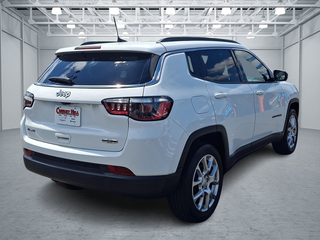 Used 2024 Jeep Compass Latitude AWD/4WD image 9
