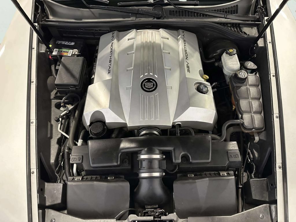 Used 2004 Cadillac XLR RWD image 15