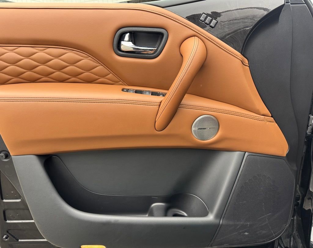 Used 2024 INFINITI QX80 Sensory image 11