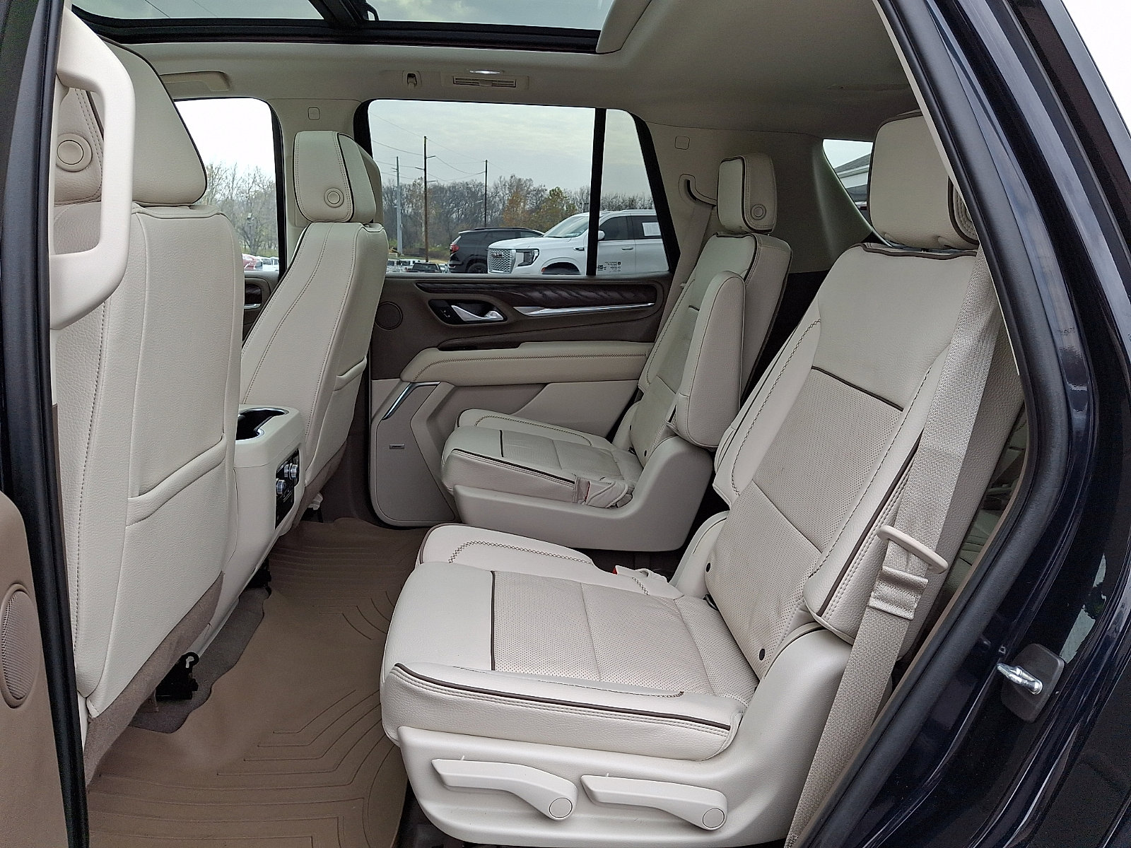 Certified 2022 GMC Yukon Denali w/ Denali Premium Package image 11