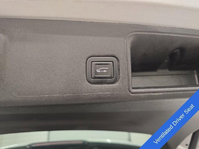 Used 2022 GMC Terrain Denali w/ Denali Premium Package AWD/4WD image 17