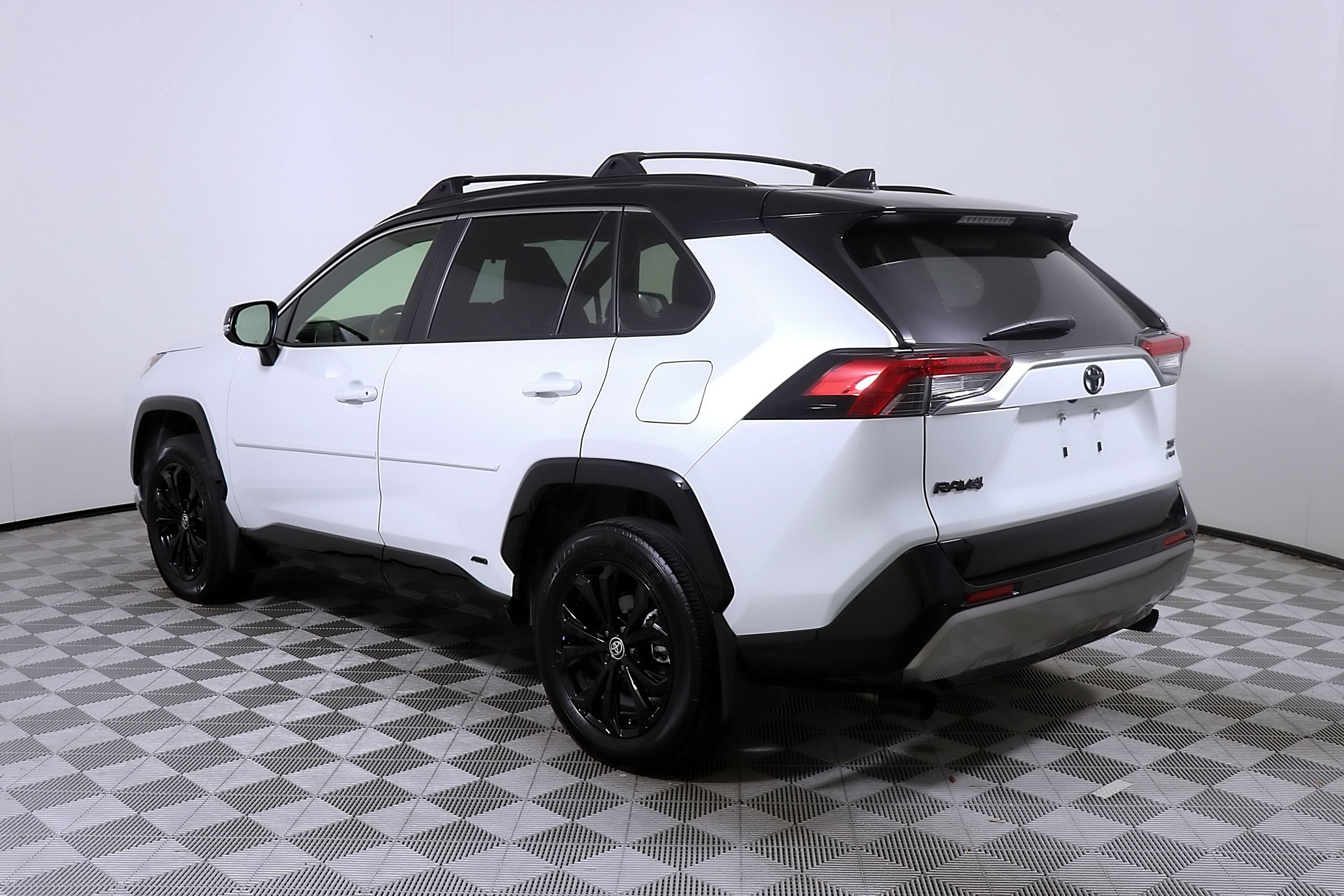Used 2025 Toyota RAV4 XSE w/ Advanced Technology Package AWD/4WD image 9