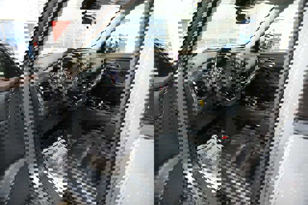 Used 2021 Nissan Rogue SV w/ Premium Package image 16