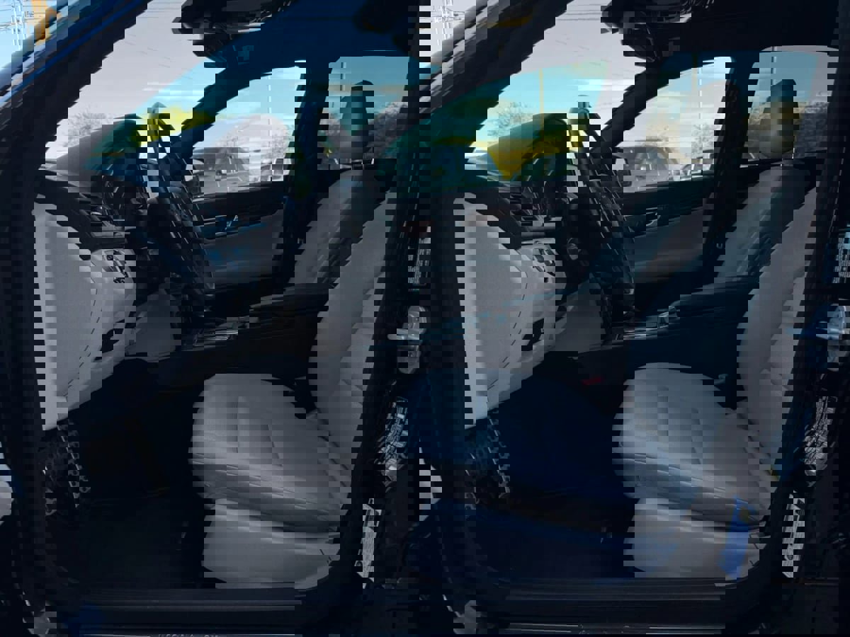 Used 2009 Mercedes-Benz C 350 Sport image 40