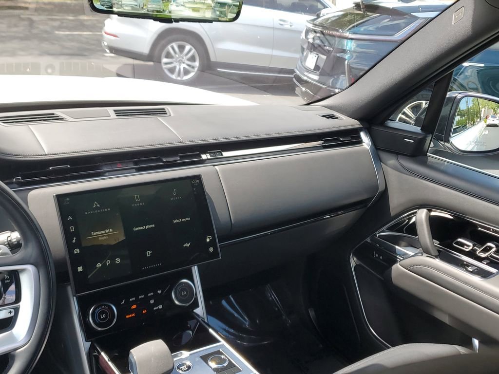 Used 2023 Land Rover Range Rover Long Wheelbase SE image 20