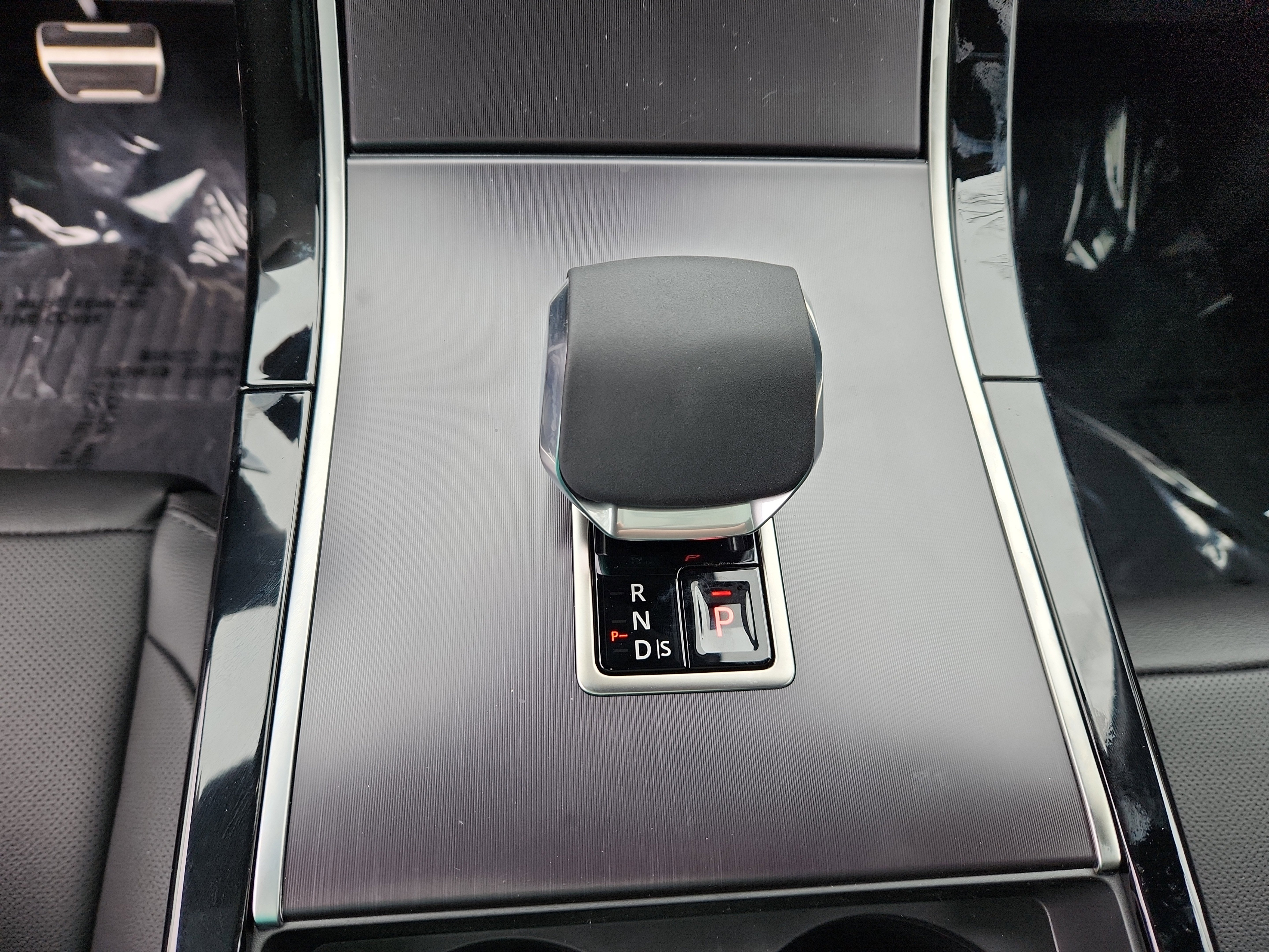 New 2026 Land Rover Range Rover Velar Dynamic SE image 16