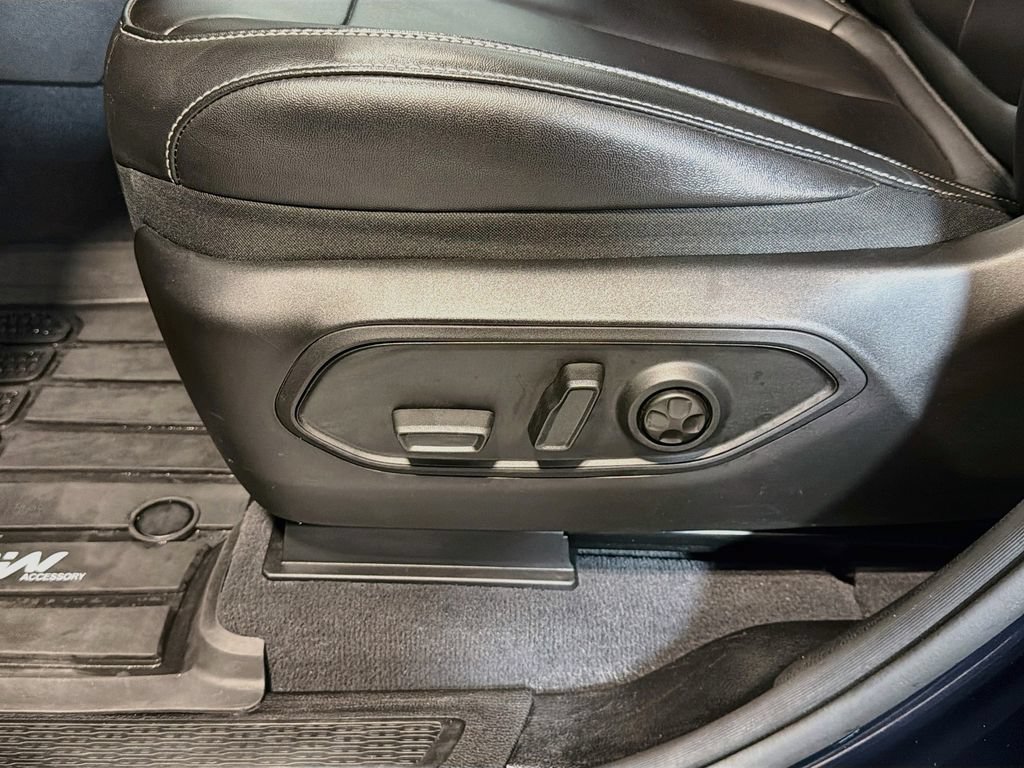 Used 2023 Jeep Grand Cherokee L Limited AWD/4WD image 21