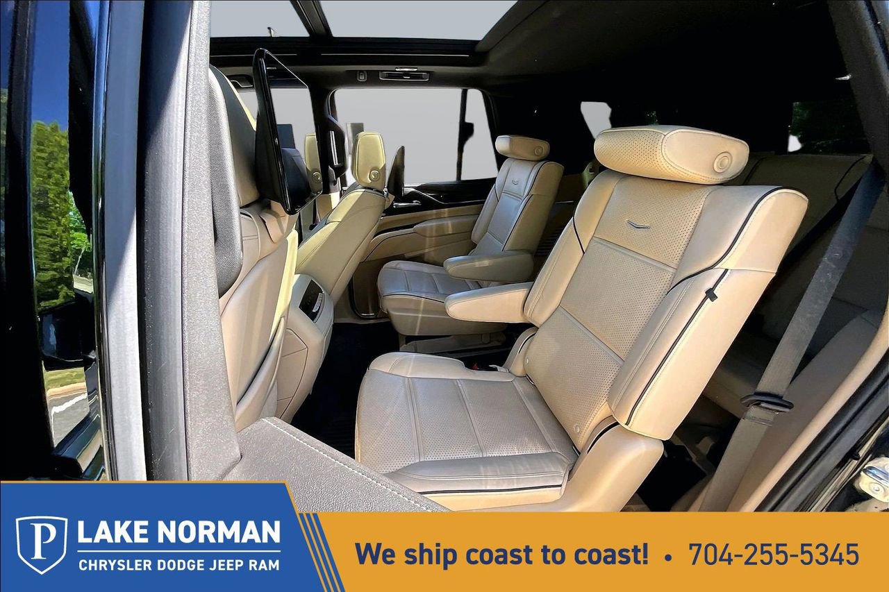 Used 2021 Cadillac Escalade Premium Luxury w/ LPO, Illumination Package AWD/4WD image 23