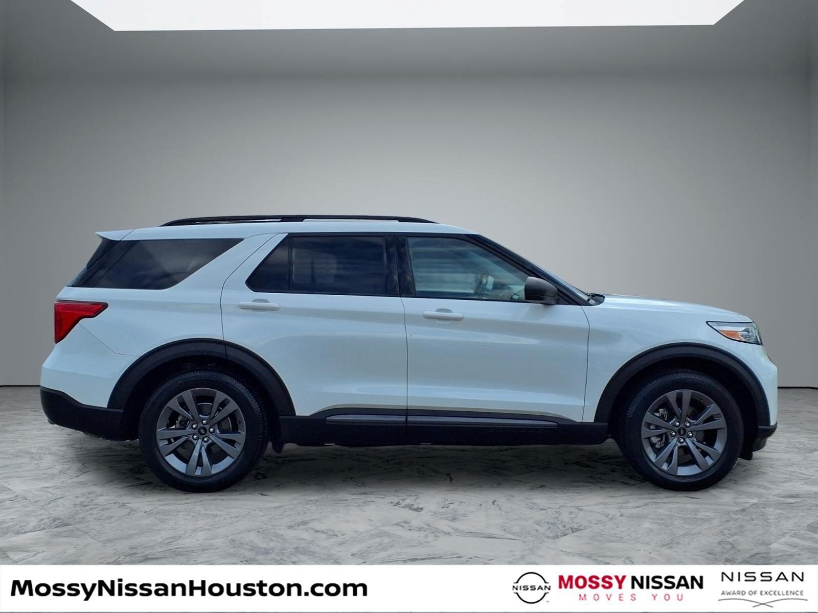 Used 2021 Ford Explorer XLT w/ Equipment Group 202A RWD image 8