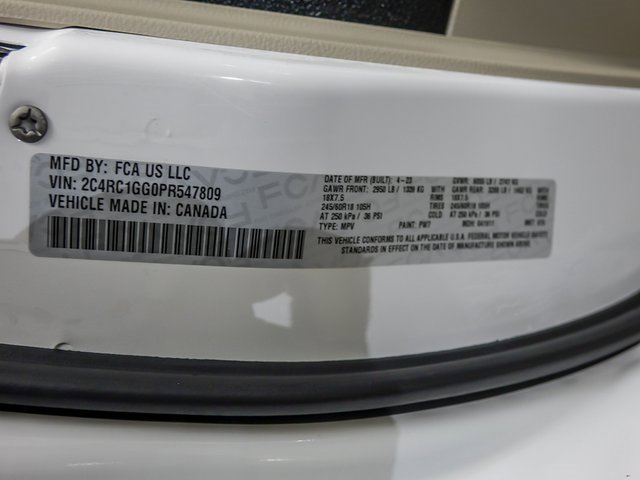 Used 2023 Chrysler Pacifica Limited image 32