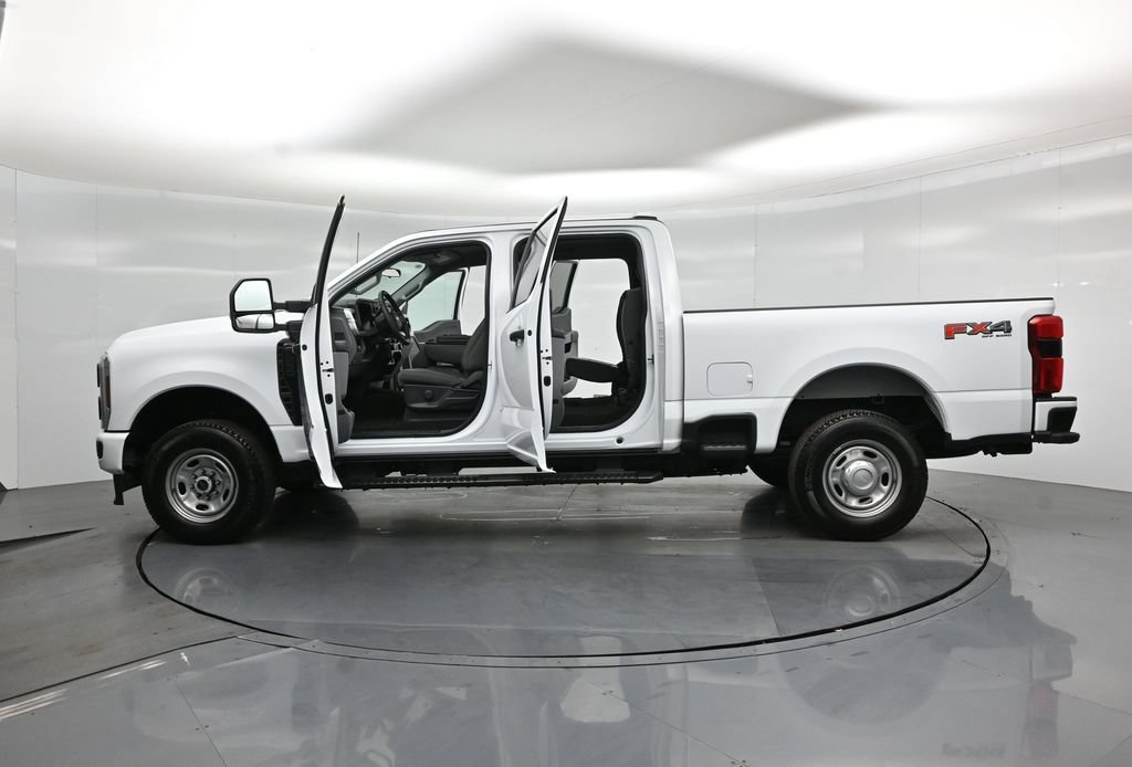 Used 2025 Ford F250 XL w/ STX Appearance Package AWD/4WD image 31