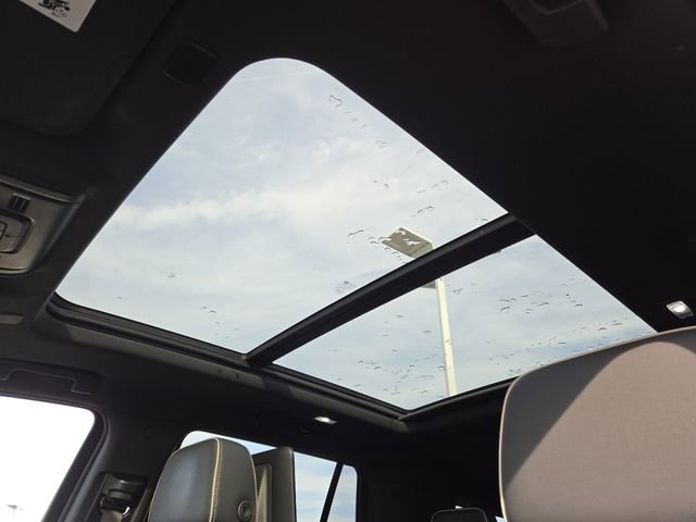 Used 2021 GMC Yukon SLT w/ SLT Luxury Plus Package image 3