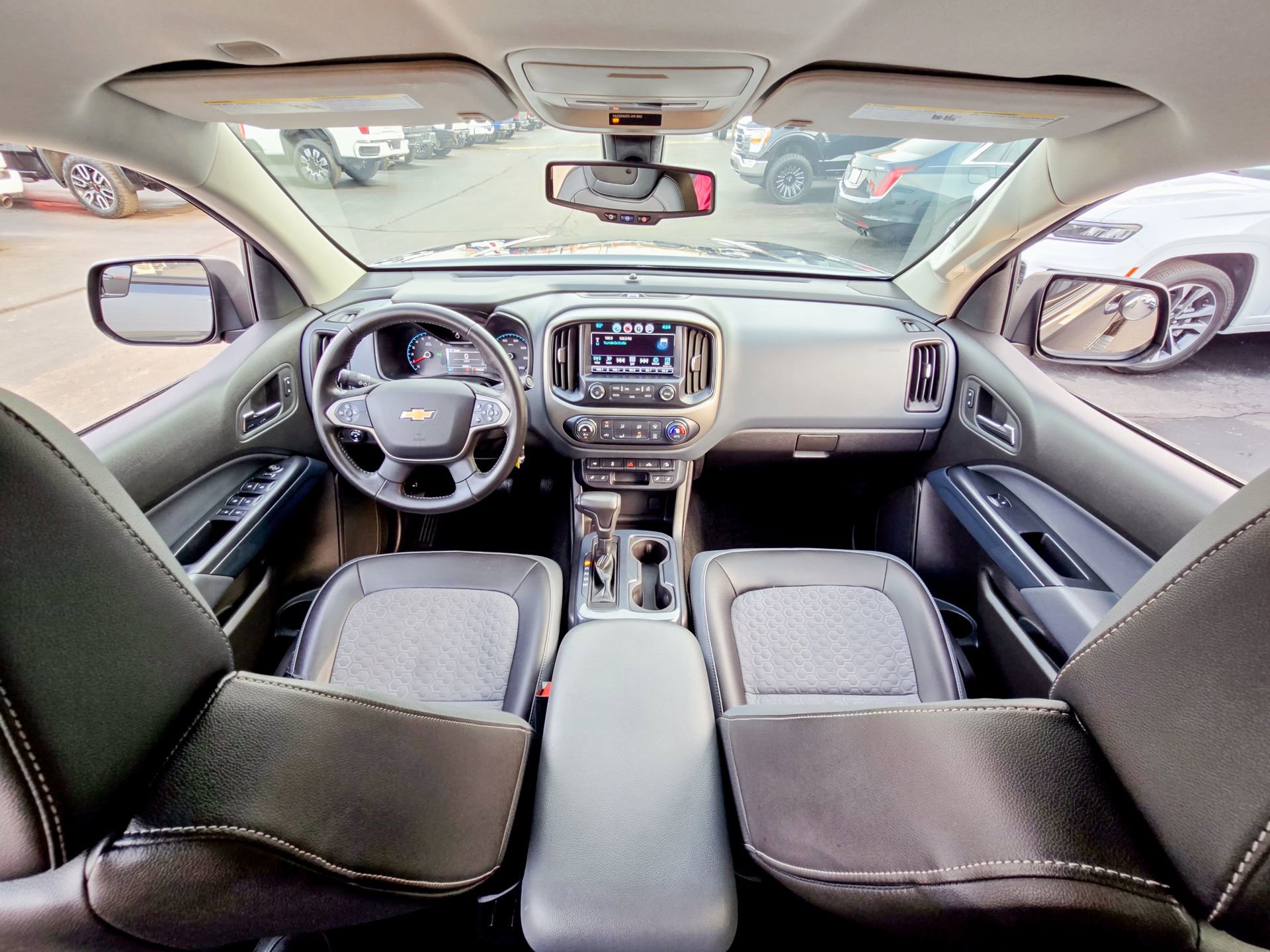 Used 2016 Chevrolet Colorado Z71 image 2