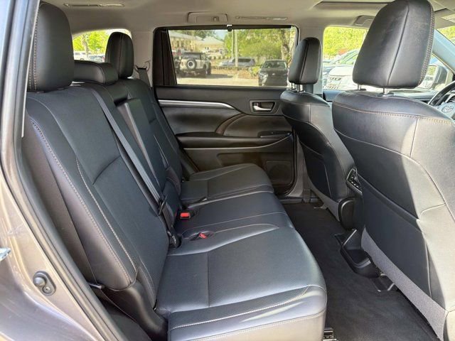Used 2019 Toyota Highlander Limited image 19
