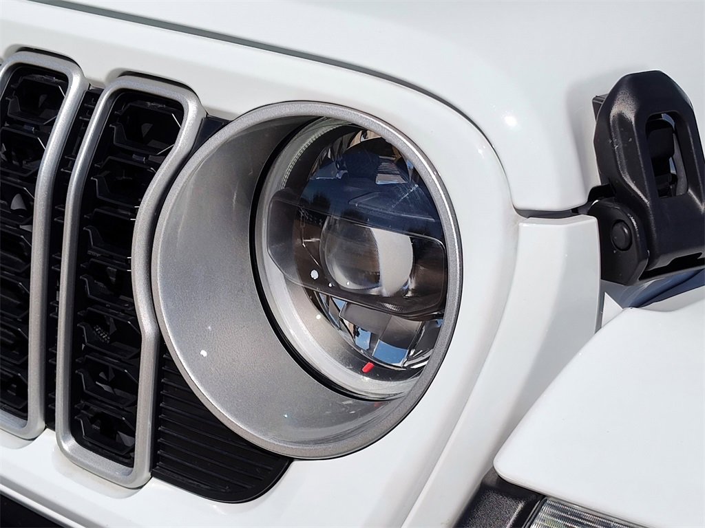 Used 2024 Jeep Wrangler Sahara w/ Technology Group image 15