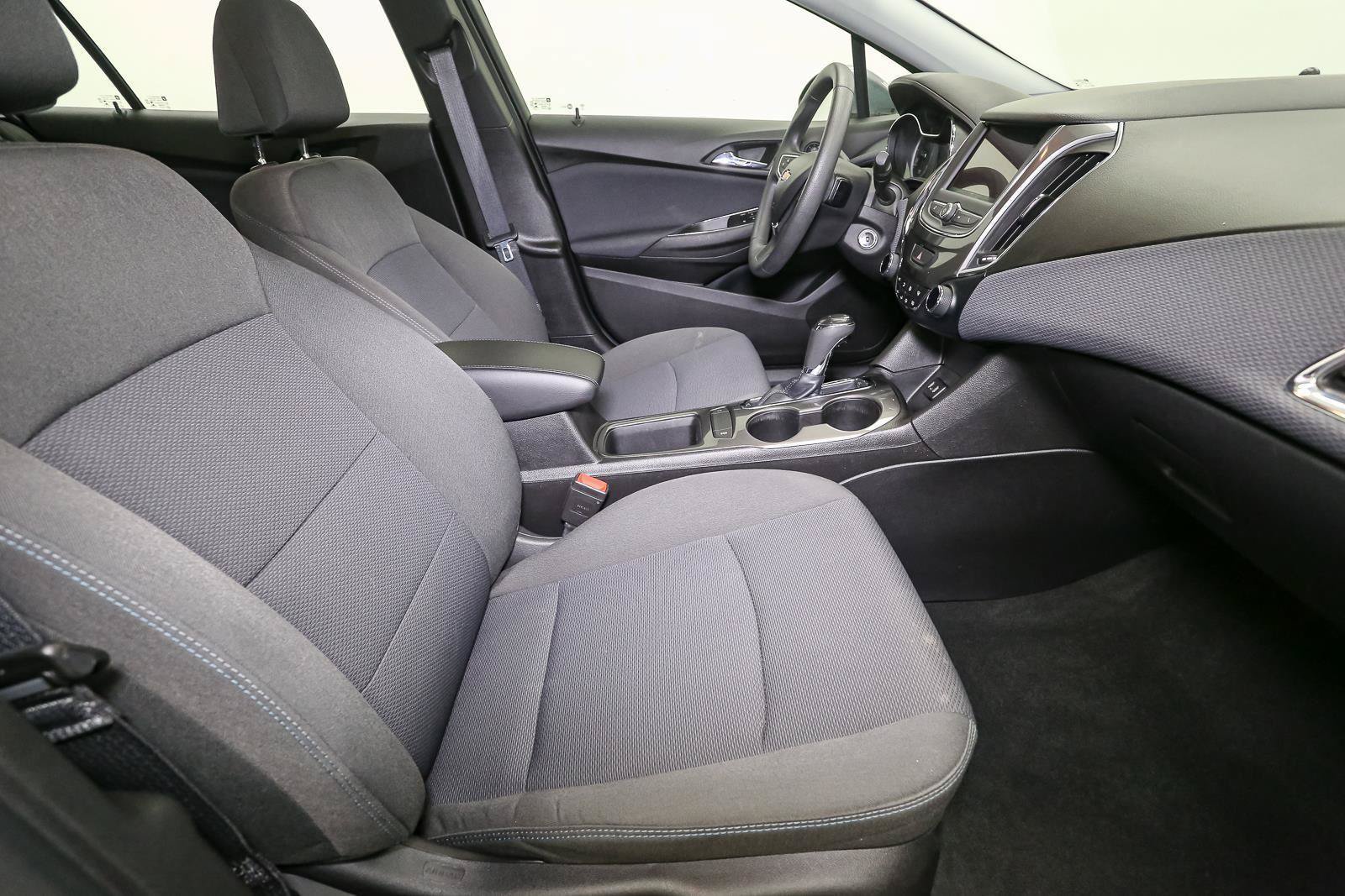 Used 2019 Chevrolet Cruze LT FWD image 16