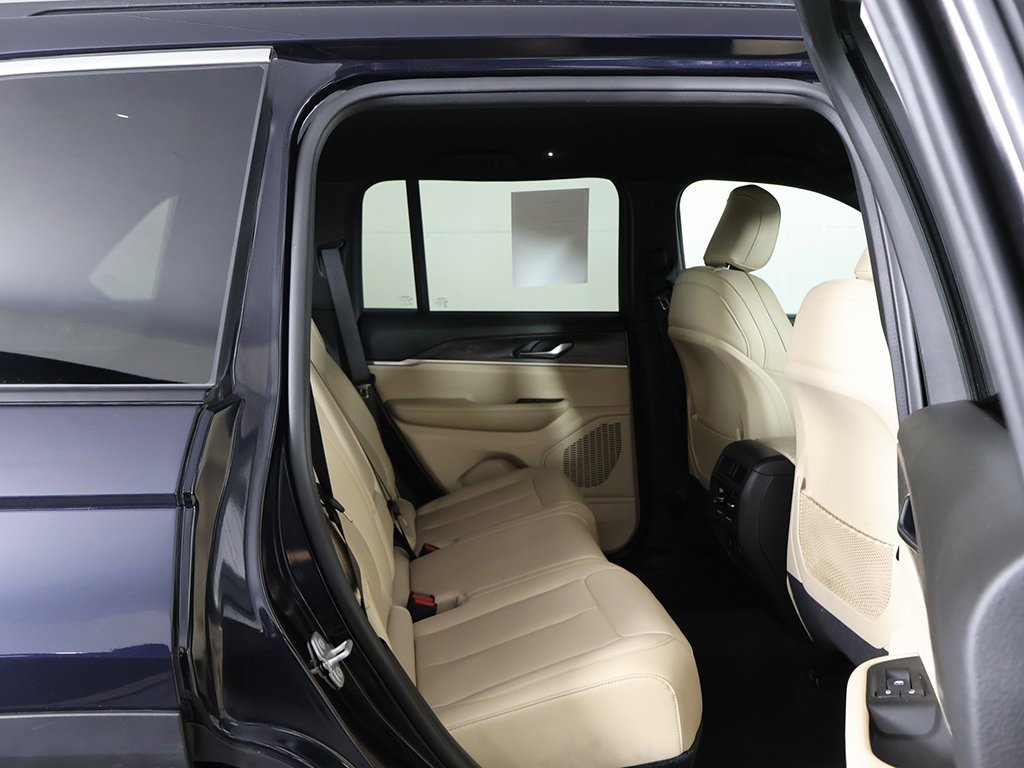 Used 2024 Jeep Grand Cherokee Limited image 32