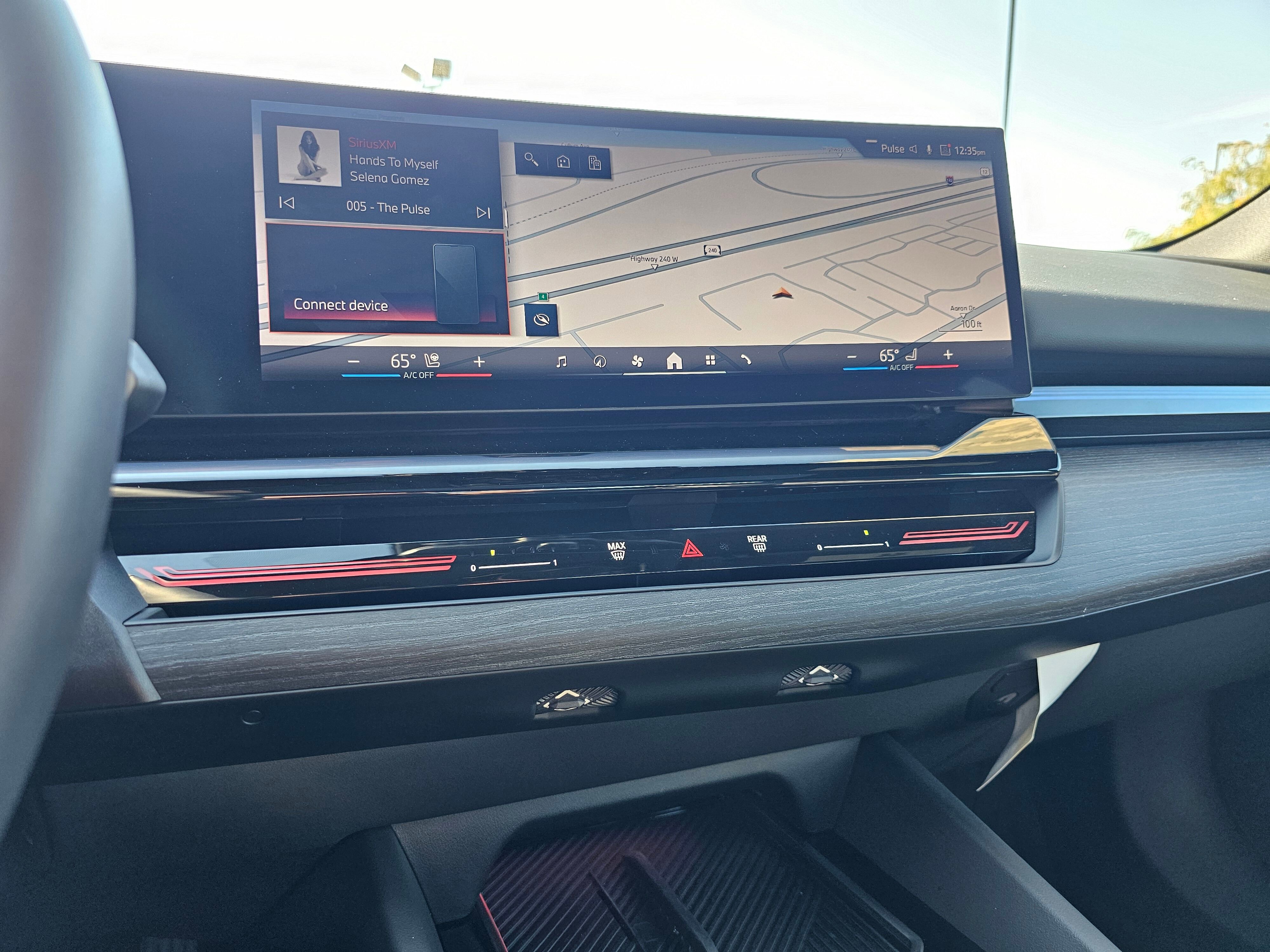 Certified 2025 BMW 530i xDrive w/ Premium Package image 19