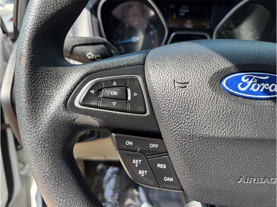 Used 2015 Ford Focus SE FWD image 19