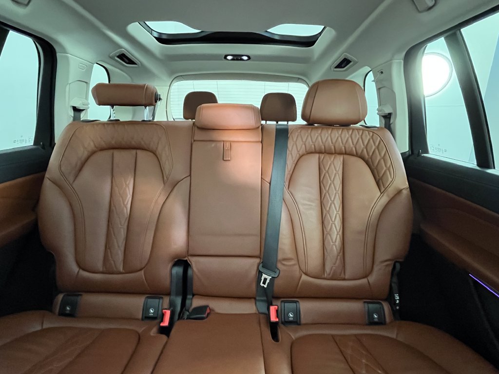 Used 2021 BMW X7 xDrive40i w/ Luxury Seating Package AWD/4WD image 19