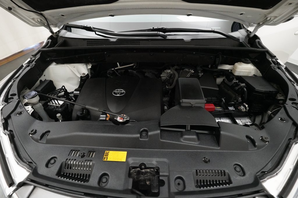 Used 2019 Toyota Highlander XLE image 3