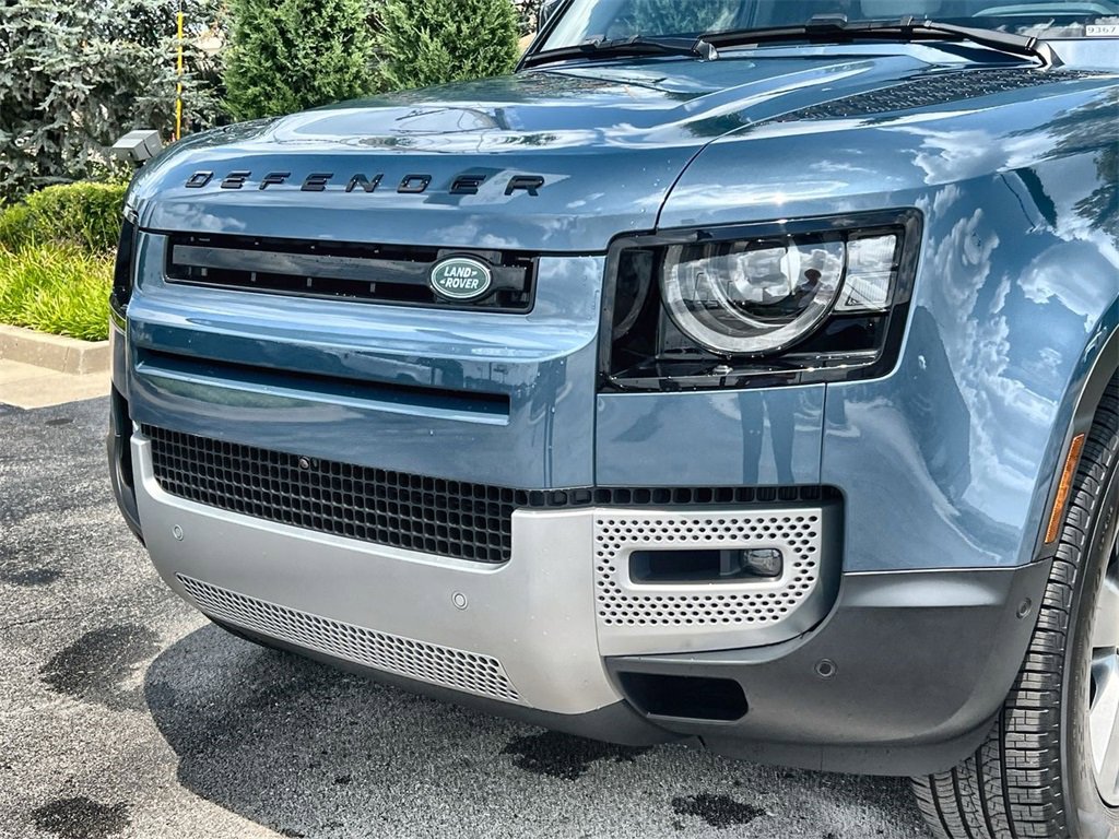 Used 2025 Land Rover Defender 110 S image 9