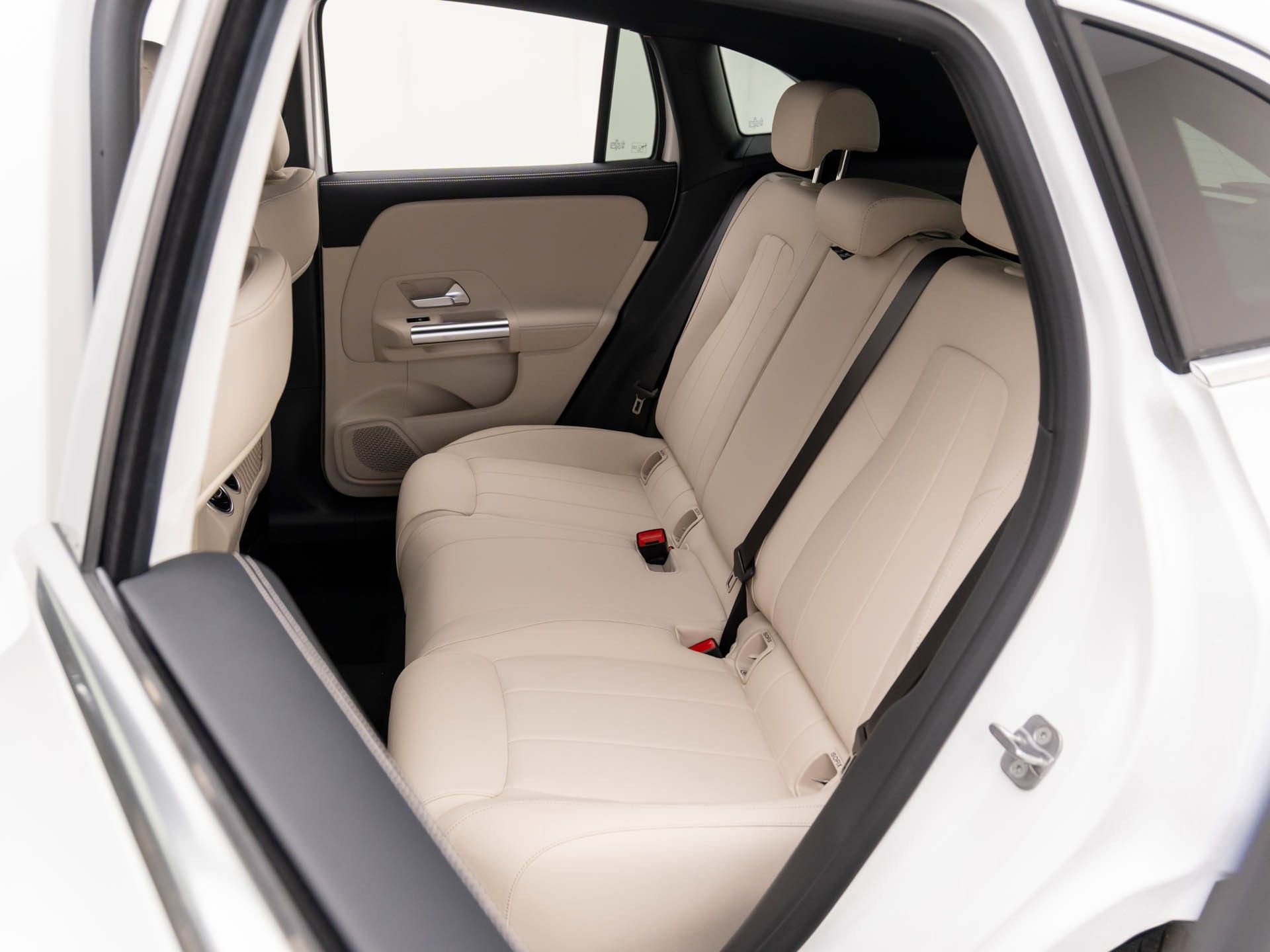 New 2025 Mercedes-Benz GLA 250 4MATIC image 17