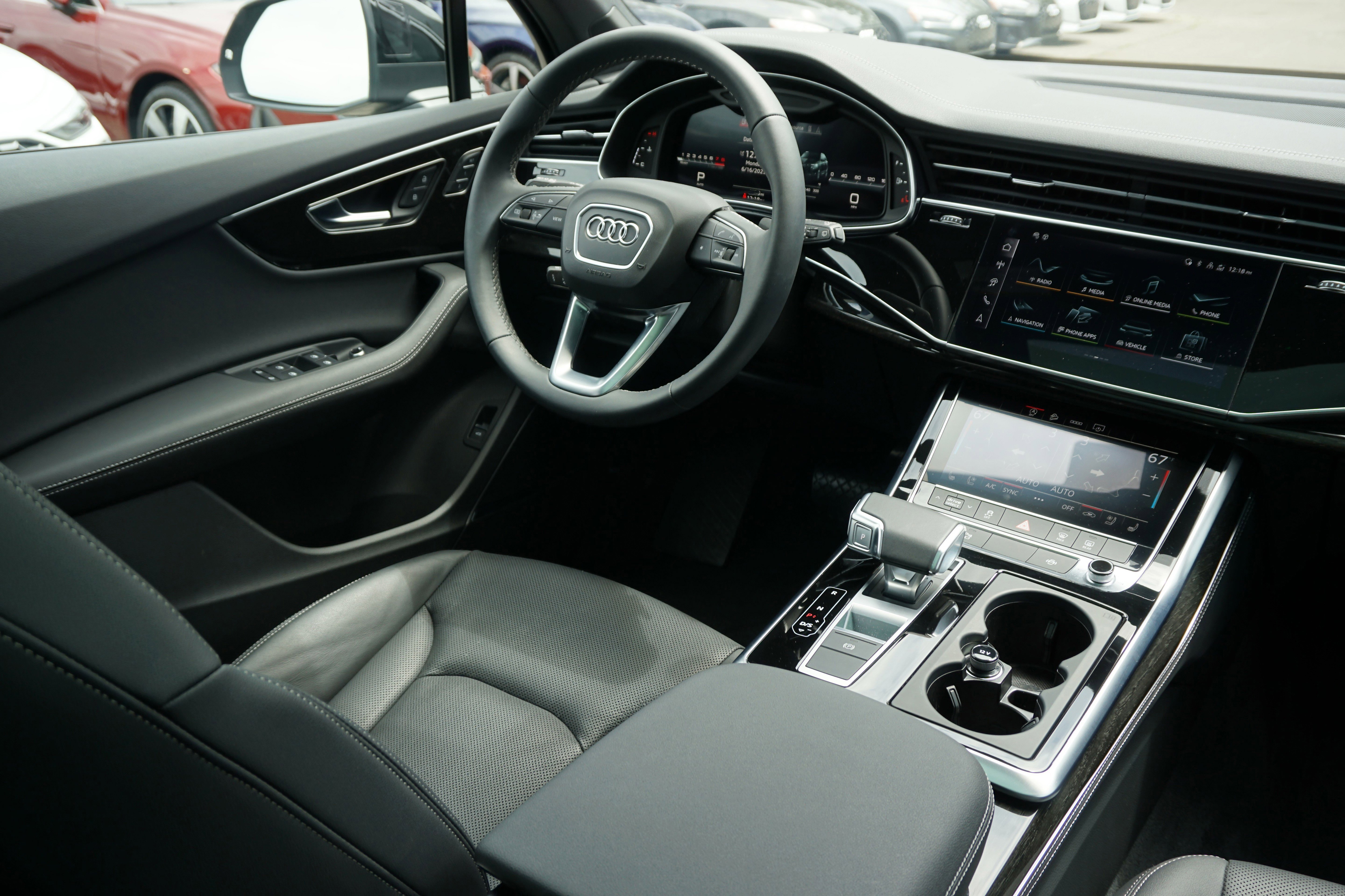 Certified 2025 Audi Q7 3.0T Premium Plus image 4