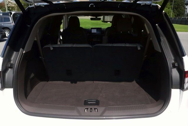 Used 2022 Lincoln Aviator Reserve w/ Equipment Group 201A image 17