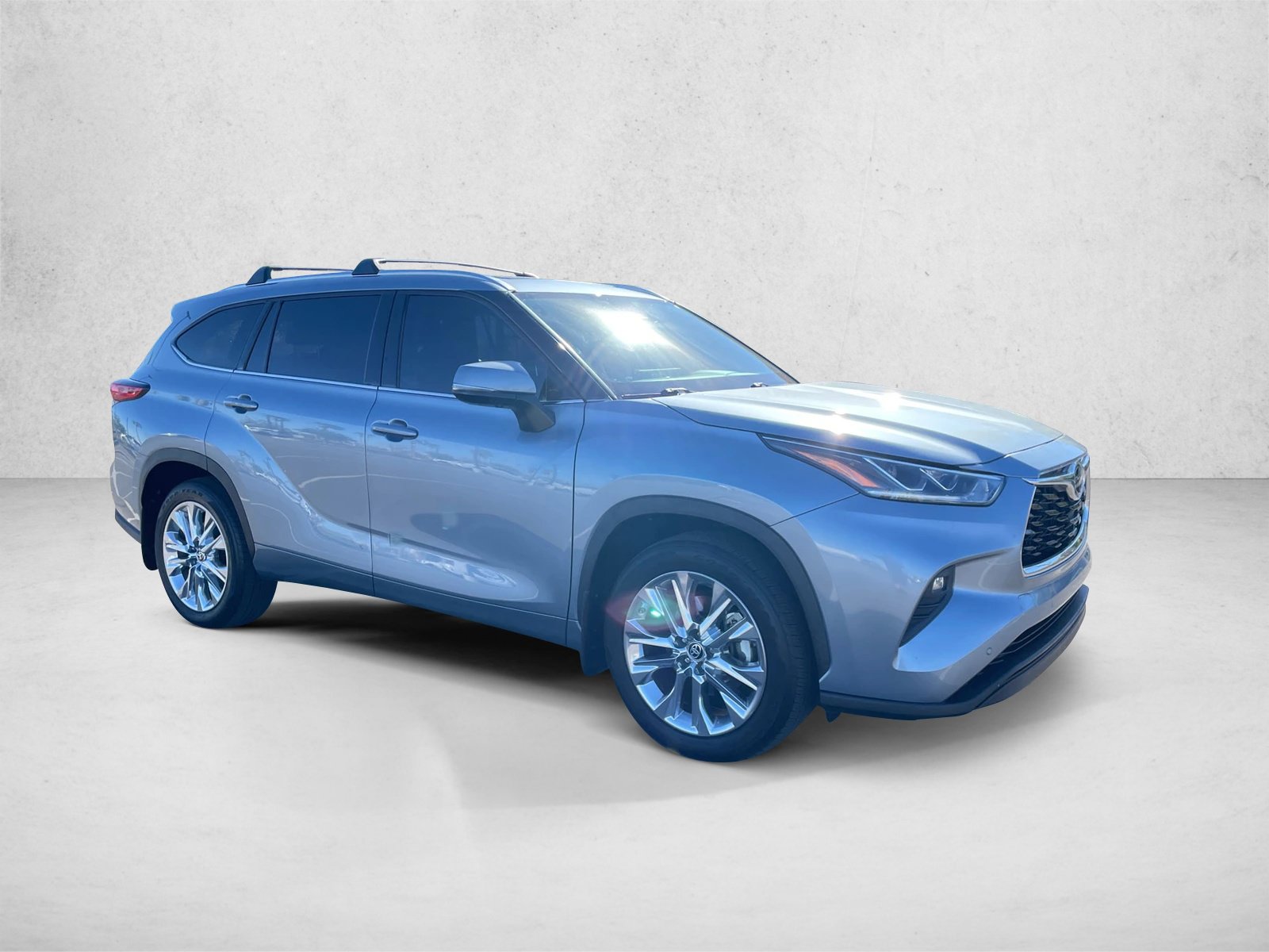 Used 2023 Toyota Highlander Limited AWD/4WD image 3