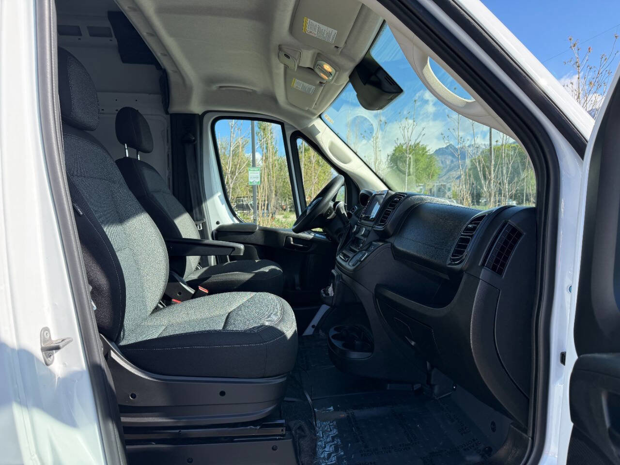 Used 2025 RAM ProMaster 2500 w/ Convenience Group FWD image 18