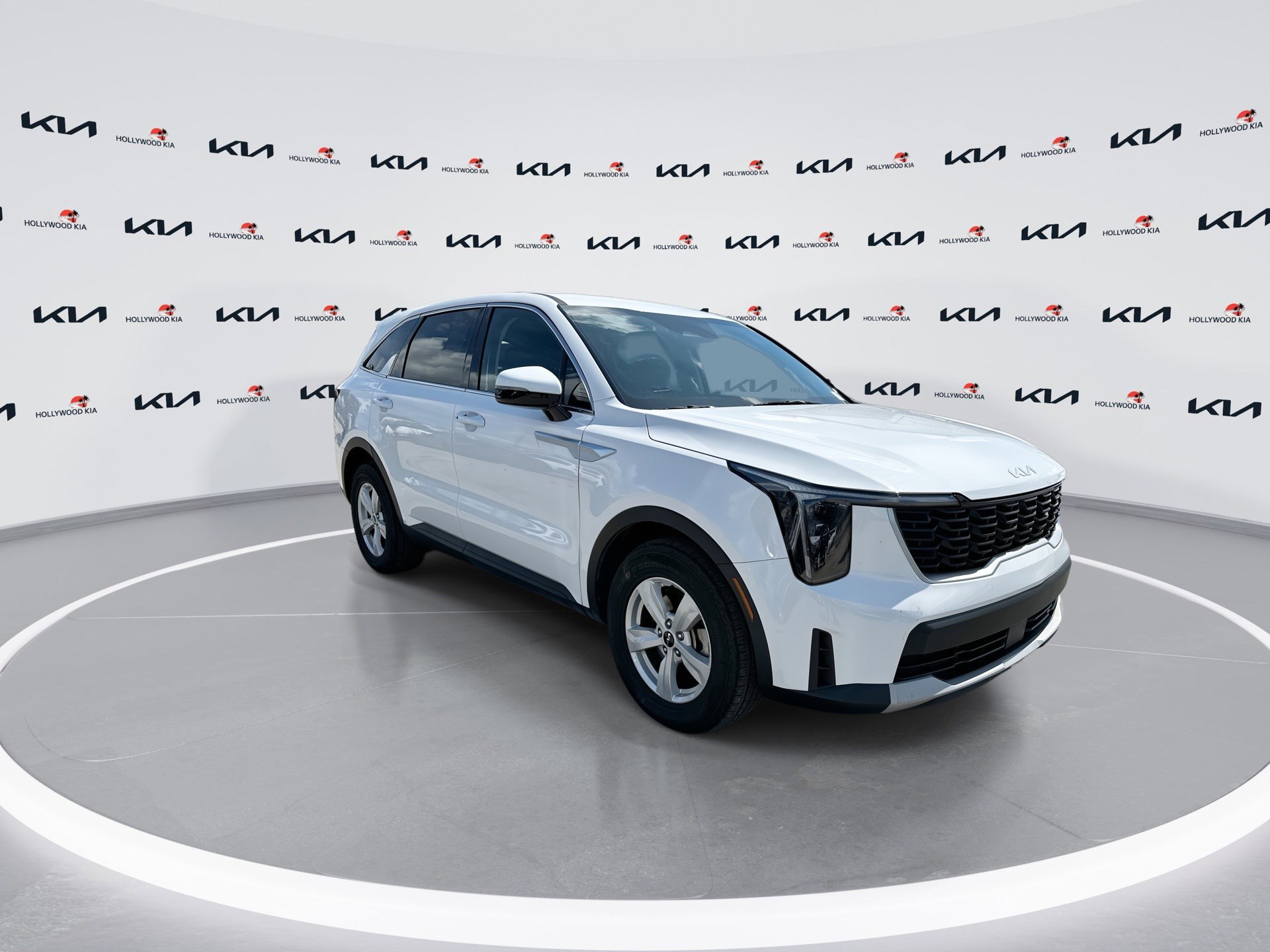 Certified 2025 Kia Sorento LX FWD image 2