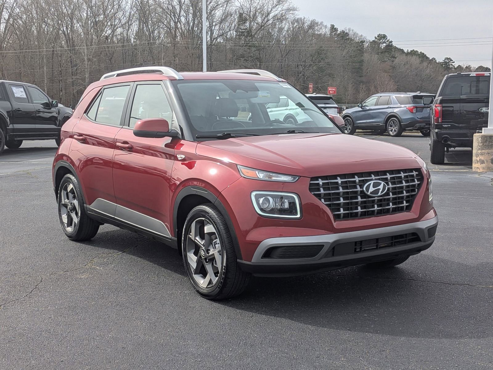 Used 2025 Hyundai Venue Limited FWD image 1
